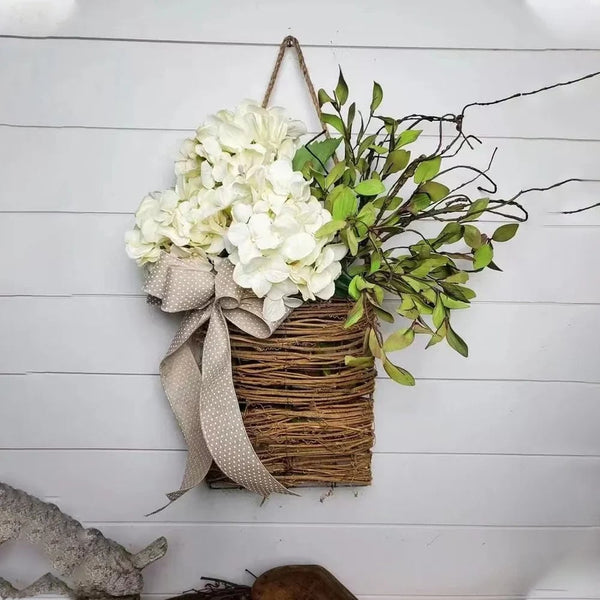 Türhänger mit Creme-Hortensien – Rattan-Korbkranz mit künstlichen Blumen